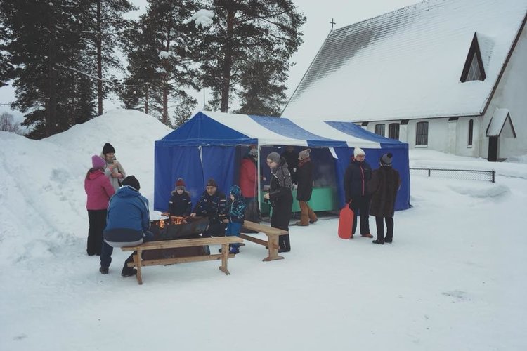 Alakoulun ja varhaiskasvatuksen laskiaistapahtuma Pellon kirkonmäellä Alakoulun ja varhaiskasvatuksen laskiaistapahtuma Pellon kirkonmäellä