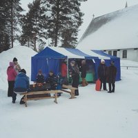 Alakoulun ja varhaiskasvatuksen laskiaistapahtuma Pellon kirkonmäellä