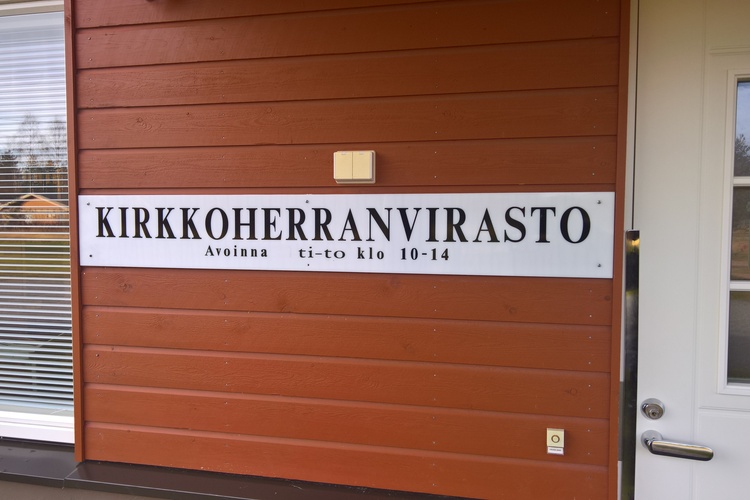 Pellon kirkkoherranvirasto etuovi.