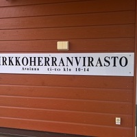 Pellon kirkkoherranviraston etuovi.